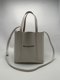BALENCIAGA Tote Bag white white canvas Small size Navy hippo S from japan  used