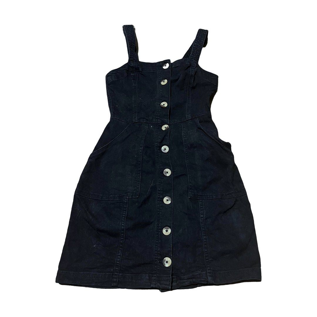 BLACK OVERALLS DRESS (Category: Dresses) located in Manila. Submitted by unclelettern (Listing ID 1253552988, Image 1). Description: fits XS-S (check tag size) CONDITION: excellent condition parin kahit 2018 pa to nasa akin! super cute kapag pinatong sa mga crop tops body hugging lalo na if petite girlie ka! ganda yan so much .