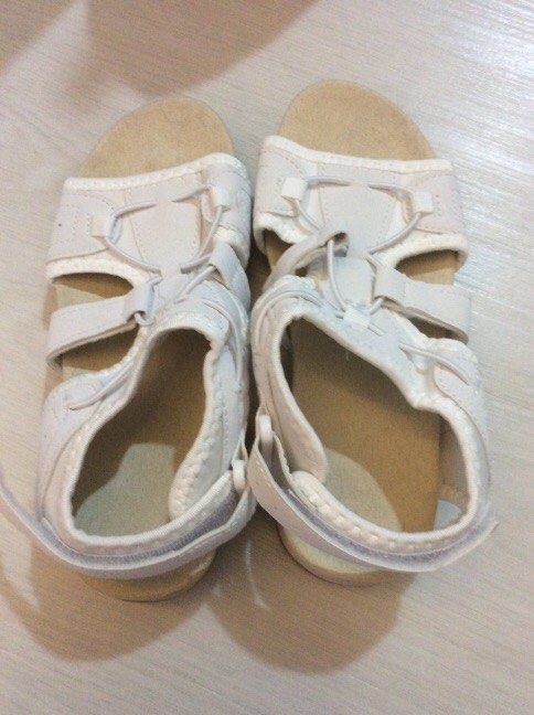 White sandals with velcro fastening clearance