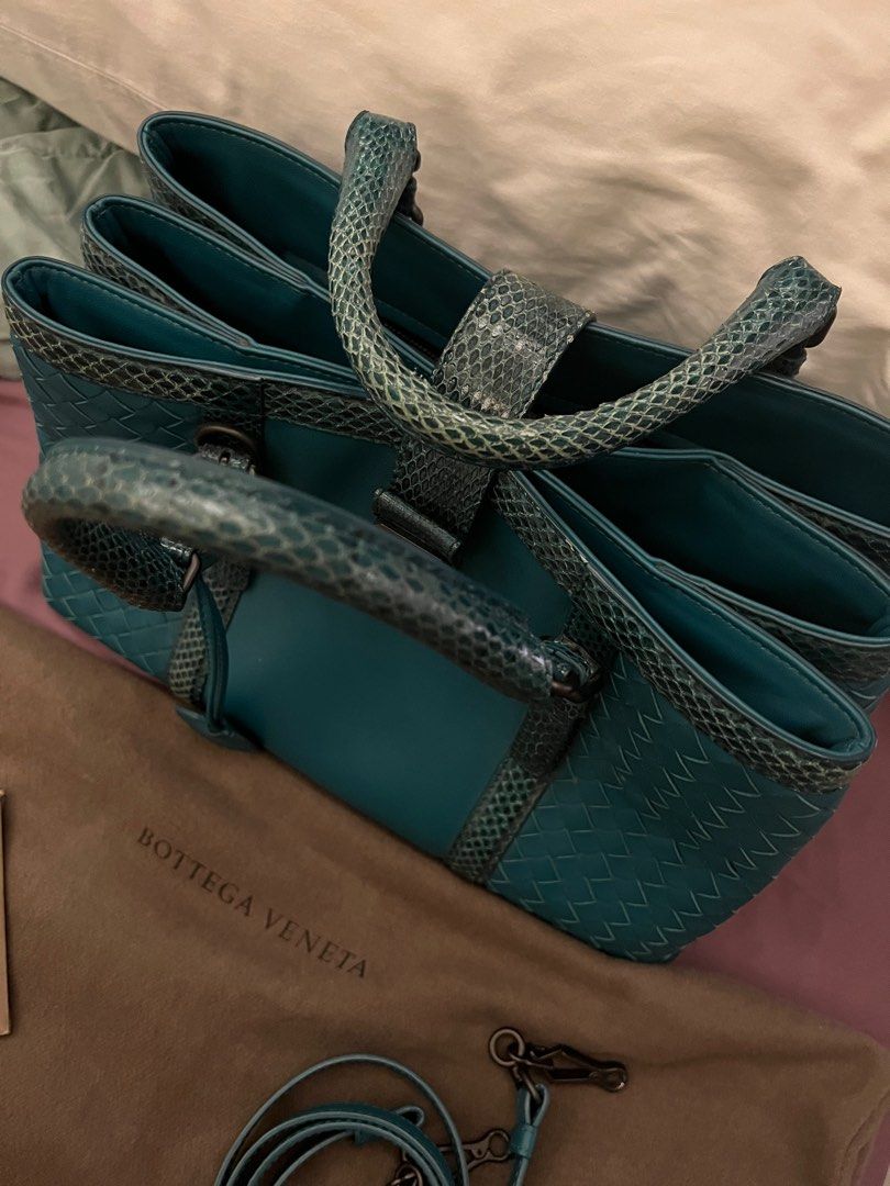 Bottega Venetta Roma snakeskin (Category: Luxury Bags & Wallets) located in Quezon City. Submitted by caryscornermnl (Listing ID 1253565502, Image 2). Description: Complete inclusions: dustbag, authenticity cards, strap.