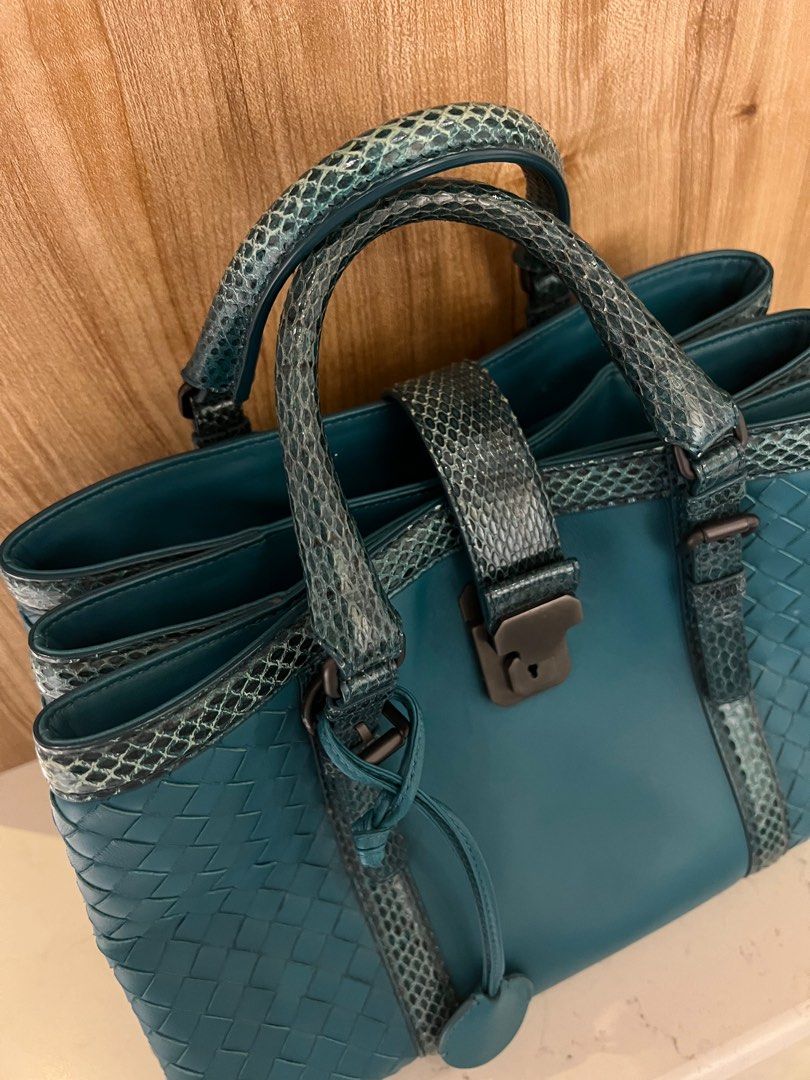 Bottega Venetta Roma snakeskin (Category: Luxury Bags & Wallets) located in Quezon City. Submitted by caryscornermnl (Listing ID 1253565502, Image 3). Description: Complete inclusions: dustbag, authenticity cards, strap.