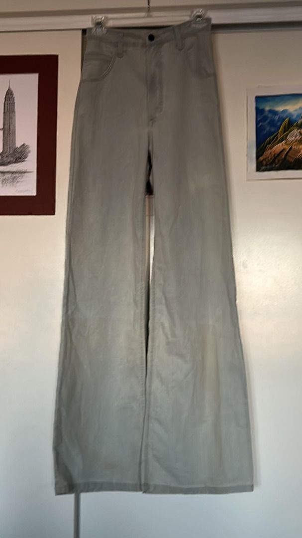 Camilla & Marc Wide Leg Jeans (Category: Women's Clothes) located in Melbourne. Submitted by ecochicka (Listing ID 1253537962, Image 1). Description: camilla & marc wide leg jeans unsure of sizing but laying flat from one end to another the waistband is 32cm.