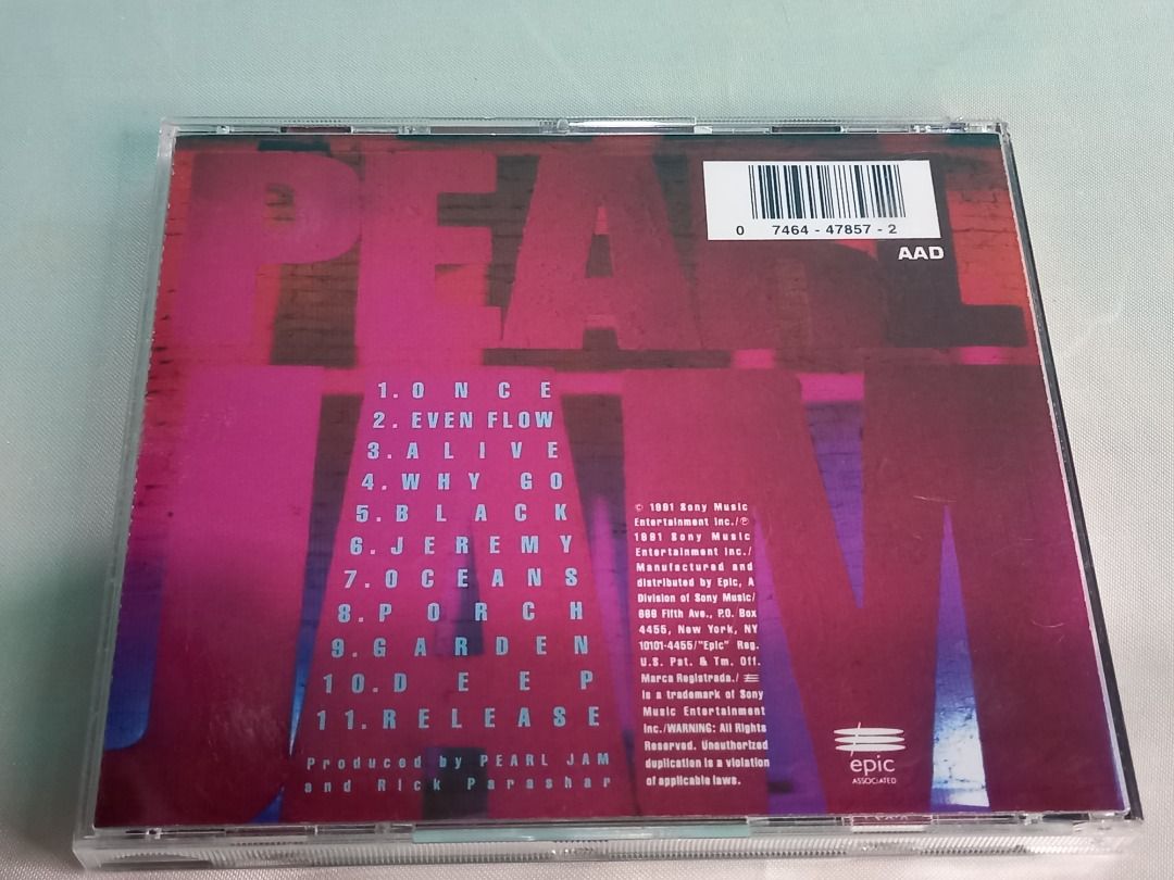 CD Pearl Jam, Hobbies & Toys, Music & Media, CDs & DVDs on Carousell