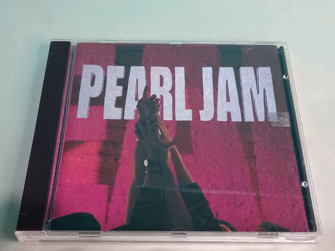 CD Pearl Jam, Hobbies & Toys, Music & Media, CDs & DVDs on Carousell
