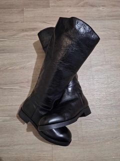 RUSH!! STEAL PRICE!! CHANEL - Crackled Leather Riding Pull On CC Boots