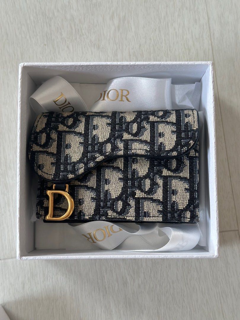 Dior Saddle Flap Card Holder in Blue Oblique Jacquard, Women's Fashion,  Bags & Wallets, Purses & Pouches on Carousell