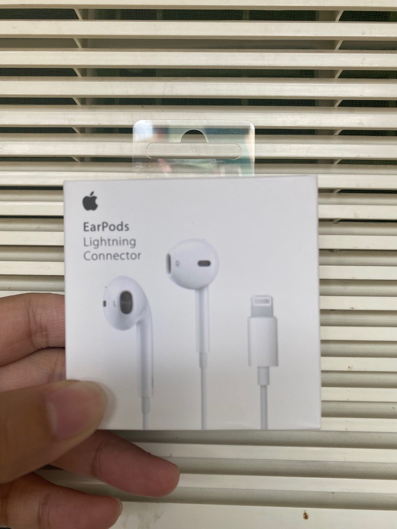EARPODS LIGHTNING CONNECTOR, Audio, Earphones on Carousell