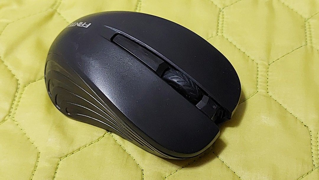 Fantech Mouse W189 Black (Category: Mouse & Mousepads) located in Quezon City. Submitted by gabs_a (Listing ID 1253402827, Image 3). Description: Wireless Mouse Brand: Fantech Model: W189 Color: Black Type: Wireless 2.4 Ghz Battery: AAA x1 Sensor: Optical Sensor Resolution: 1200 DPI Buttons: 3 (Left, Right, Wheel Scroll) Comes with: USB Dongle / Receiver Note: - As the difference between camera and computer display, there is a discrepancy on the 
