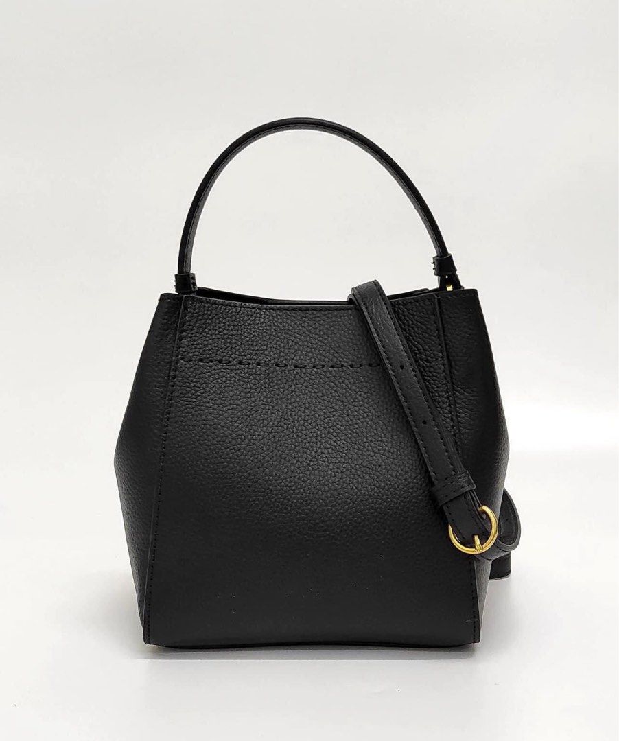 (FREE SF) Authentic Tory Burch McGraw Small Hobo Bag (Category: Luxury Bags & Wallets) located in Santa Rosa. Submitted by jujuboutique (Listing ID 1253624238, Image 2). Description: Guaranteed Authentic 💯 LAST PRICE POSTED. No return, no exchange. If doubtful, do not buy. PM FOR MORE QUESTIONS ✨. FAQs 🍒 1. BAKIT PO ANG MURA? - The products are from the brands’ factory outlets. Same quality with the ones sold sa stores. ORIGINAL/AUTHENTIC din. 