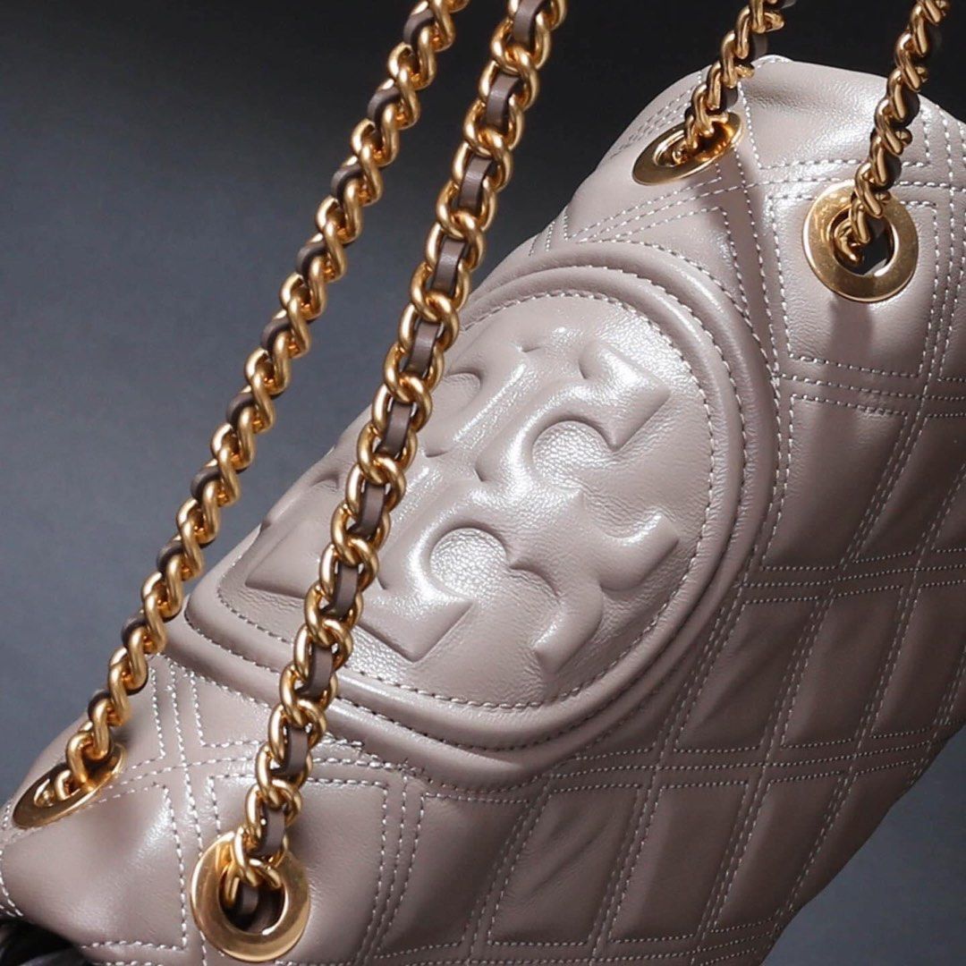 (FREE SF) Authentic Tory Burch Soft Quilted Fleming Shoulder Bag (Category: Luxury Bags & Wallets) located in Santa Rosa. Submitted by jujuboutique (Listing ID 1253620830, Image 3). Description: Guaranteed Authentic 💯 LAST PRICE POSTED. No return, no exchange. If doubtful, do not buy. PM FOR MORE QUESTIONS ✨. FAQs 🍒 1. BAKIT PO ANG MURA? - The products are from the brands’ factory outlets. Same quality with the ones sold sa stores. ORIGINAL/AUT