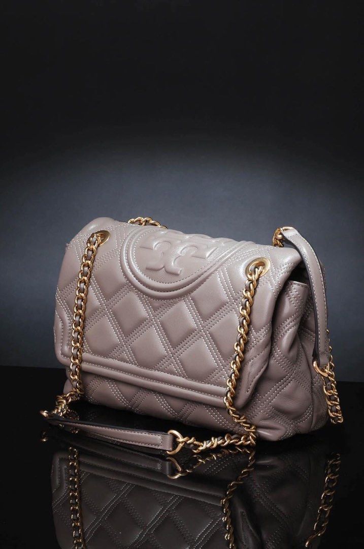 (FREE SF) Authentic Tory Burch Soft Quilted Fleming Shoulder Bag (Category: Luxury Bags & Wallets) located in Santa Rosa. Submitted by jujuboutique (Listing ID 1253620830, Image 1). Description: Guaranteed Authentic 💯 LAST PRICE POSTED. No return, no exchange. If doubtful, do not buy. PM FOR MORE QUESTIONS ✨. FAQs 🍒 1. BAKIT PO ANG MURA? - The products are from the brands’ factory outlets. Same quality with the ones sold sa stores. ORIGINAL/AUT