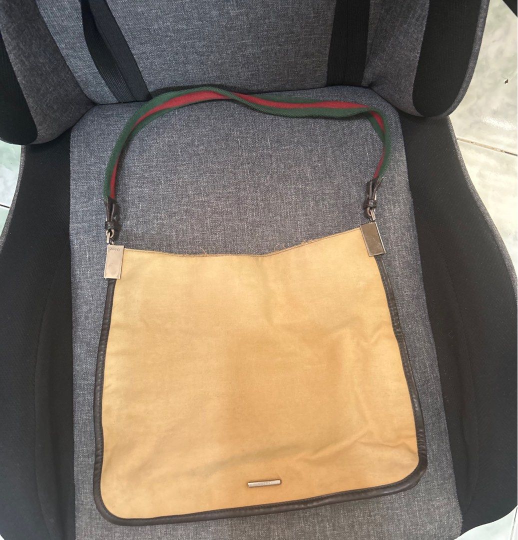 Gucci shoulder bag (Category: Luxury Bags & Wallets) located in General Santos City (Dadiangas). Submitted by joytayaba (Listing ID 1253547056, Image 1). Description: Selling my original gucci shoulder bag .