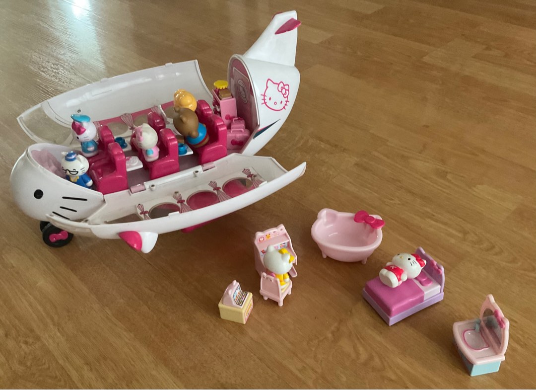 Hello Kitty Play set (Airplane & house), Hobbies & Toys, Toys & Games