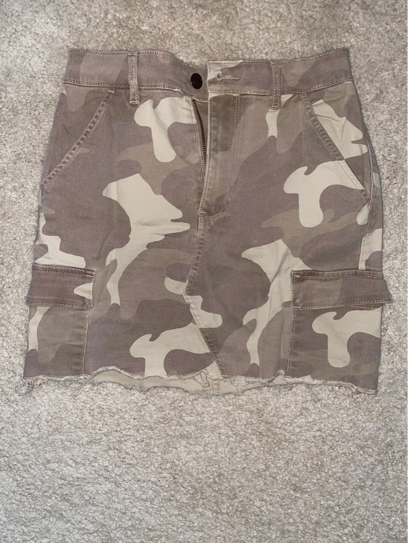 Camo sale skirt hollister