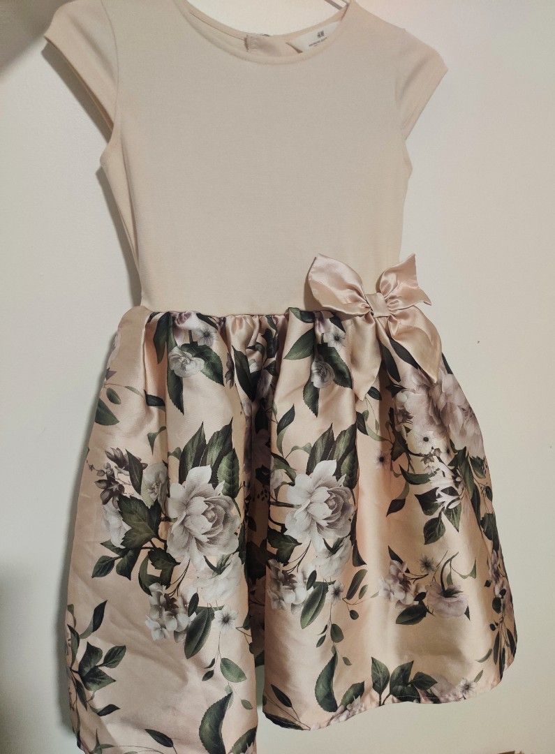 H&M Floral party dress with bow, brand new, was $35, size 8-10 yrs,  Babies & Kids, Babies & Kids Fashion on Carousell