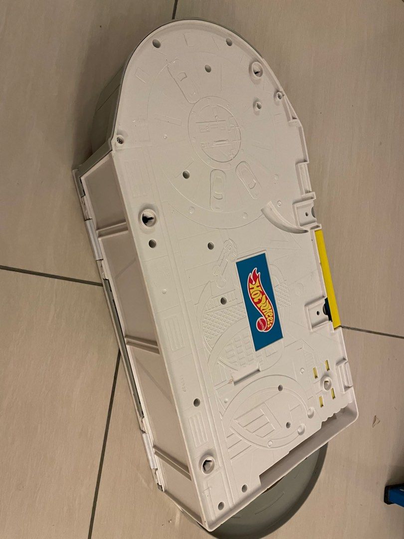 Hotwheels car wash and service station, Hobbies & Toys, Toys & Games on