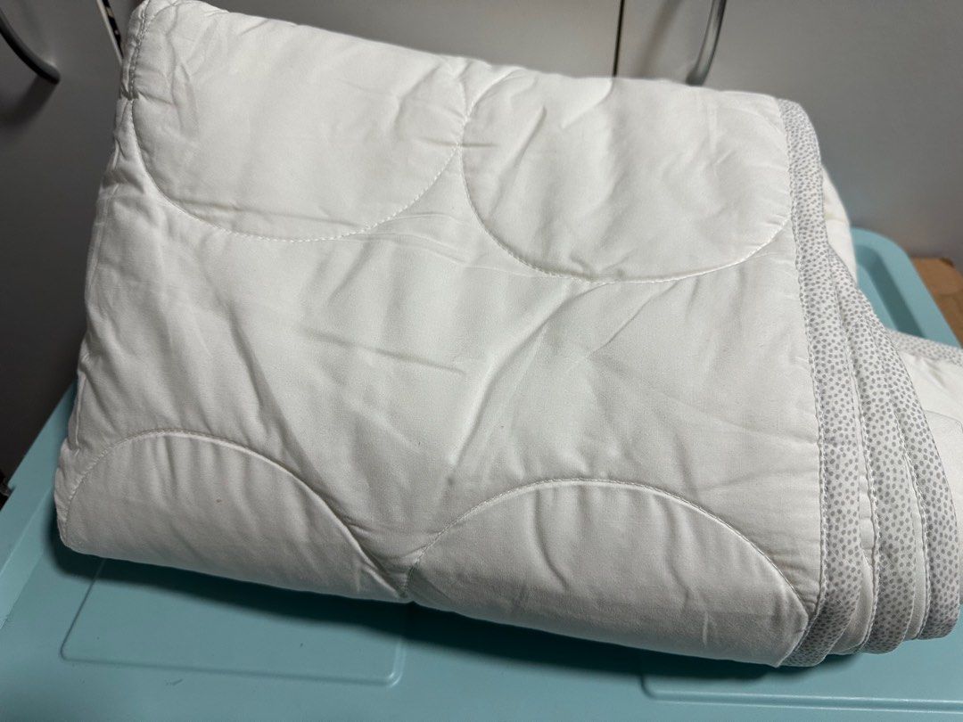 Ikea len store comforter