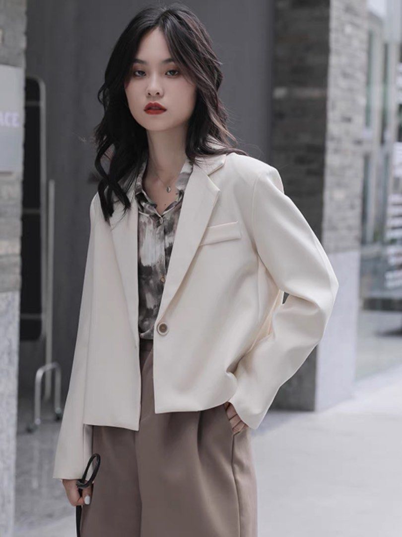IVORY CREAM CROPPED BLAZER, Women's Fashion, Coats, Jackets and ...