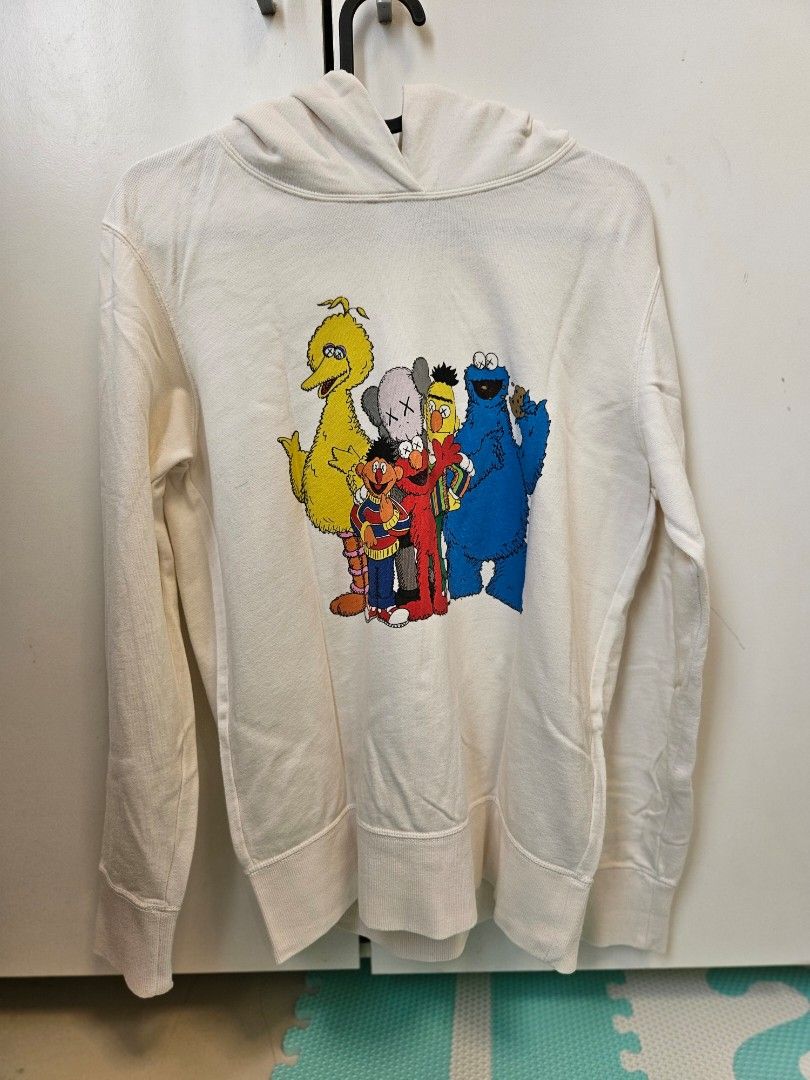 Uniqlo x kaws best sale x sesame street sweatshirt