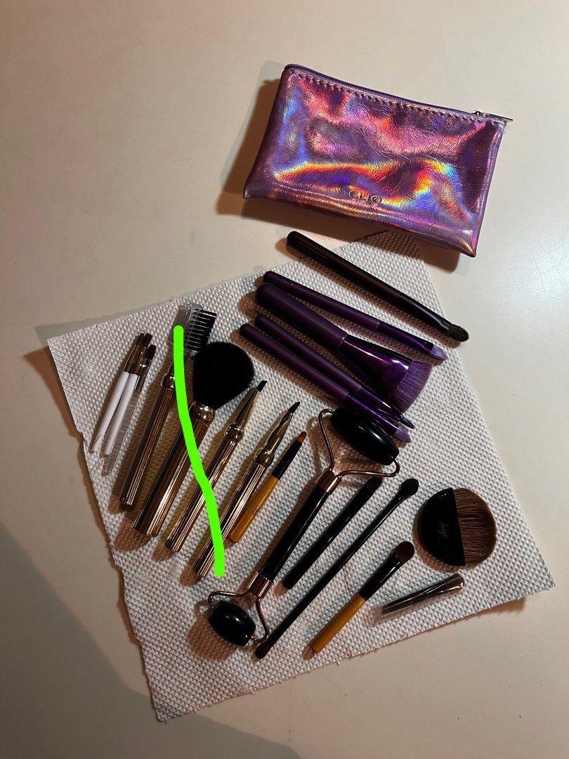 La Mer face yoga ball and other make up tools
