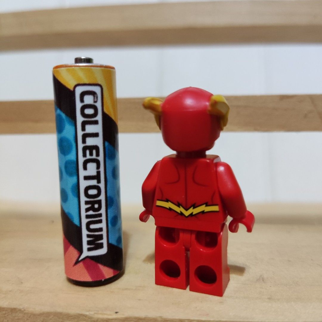 LEGO DC Comics The Flash minifigure (Category: Lego & Building Sets) located in Calauag. Submitted by renzo649 (Listing ID 1253585539, Image 2). Description: LEGO® The Flash minifigure Declare: Legs and torso have been super glued together, cannot be removed Condition: 2nd-hand. As is. Please manage your expectations. FB: @thecollectoriumph.