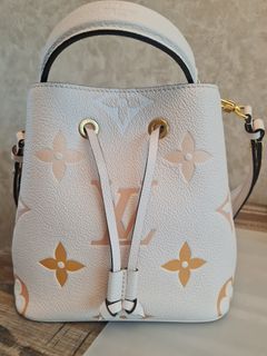 Louis Vuitton Petit Noe Monogram Bucket Handbag, Luxury, Bags & Wallets on  Carousell