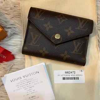 🍀Louis Vuitton Wallet & Passport Cover Card Holder Vivienne Holiday  Hollywood