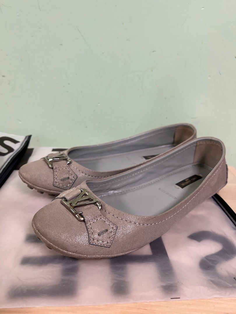 LOUIS VUITTON flat shoes 37碼平底便鞋銀灰色配LV扣銀色, 名牌, 鞋及