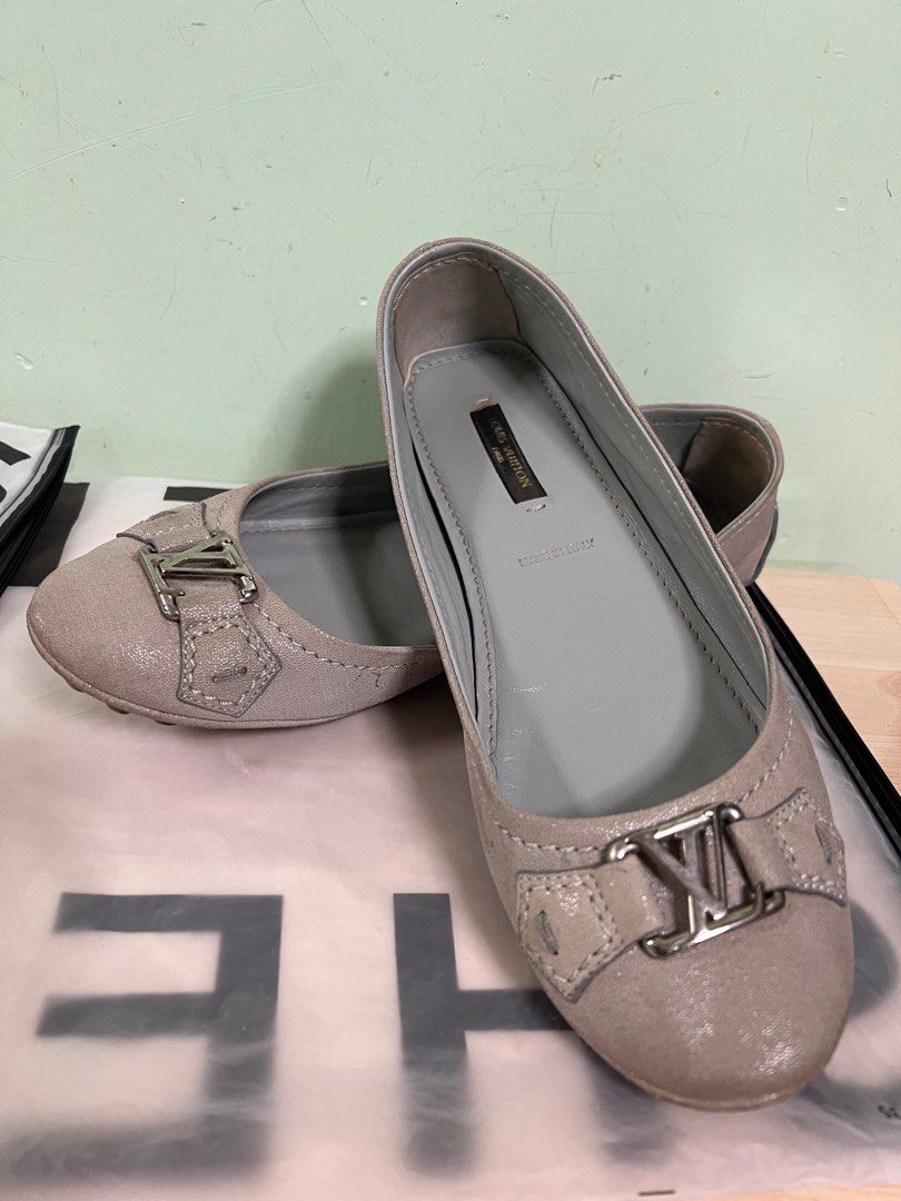 LOUIS VUITTON flat shoes 37碼平底便鞋銀灰色配LV扣銀色, 名牌, 鞋及