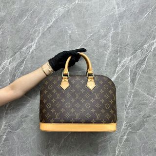 Authenticated used Louis Vuitton Louis Vuitton Loop Monogram M81098 Shoulder Bag Crossbody Chain Strap Leather, Women's, Size: (HxWxD): 11cm x 23cm x