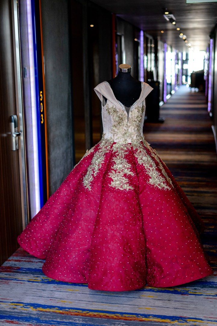 Red and cream gown online