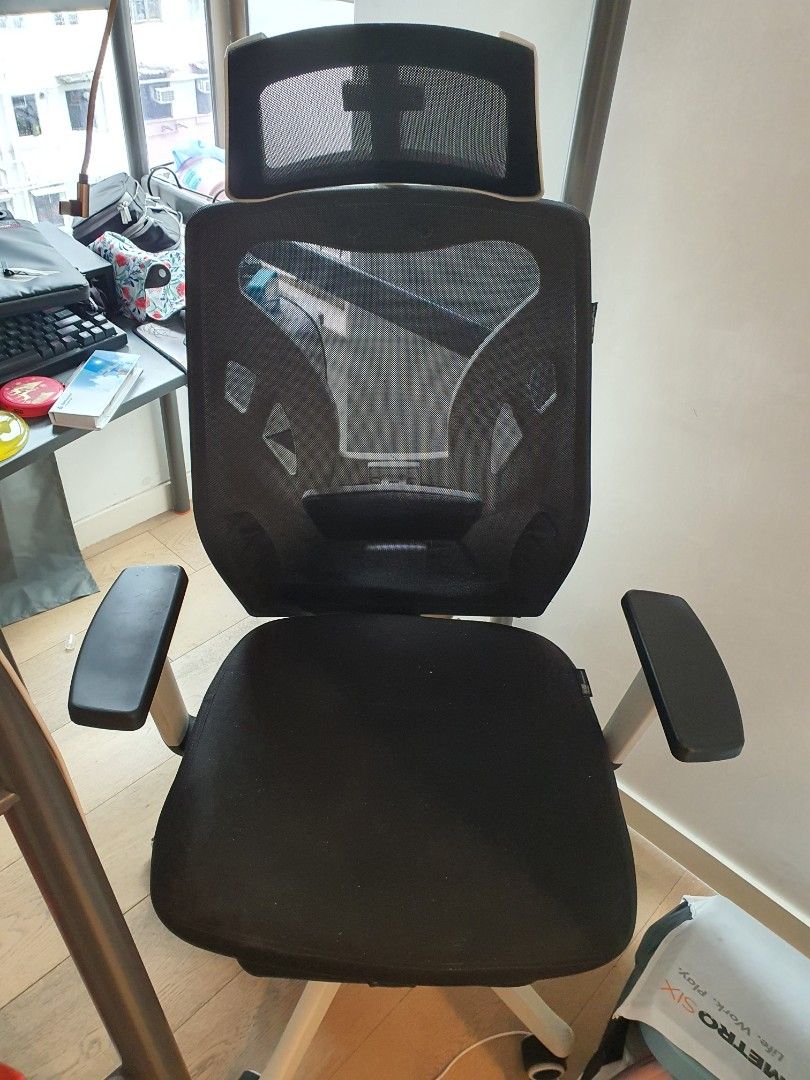 Moving Out Gaming Office Chair with Pull Out Footrest