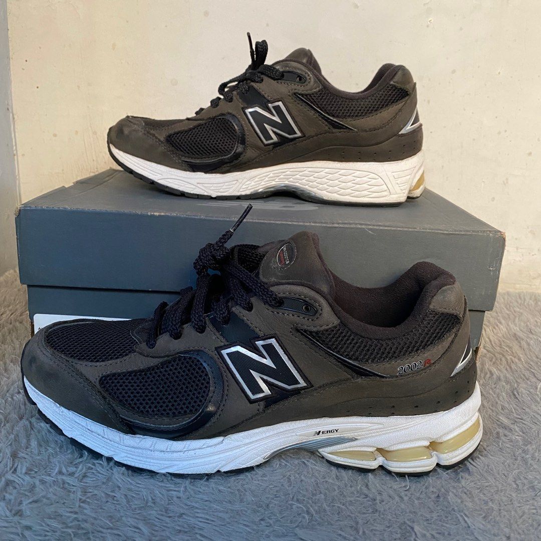 New balance 2002R