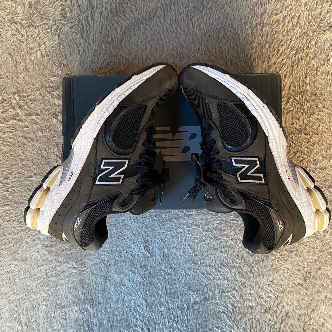 New balance 2002R, Fesyen Pria, Sepatu , Sneakers di Carousell