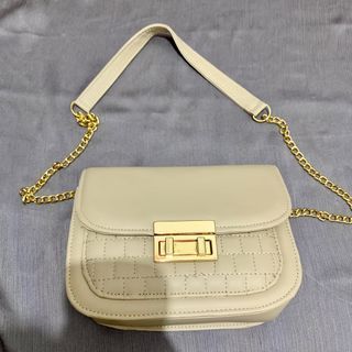 New! Sling bag cream