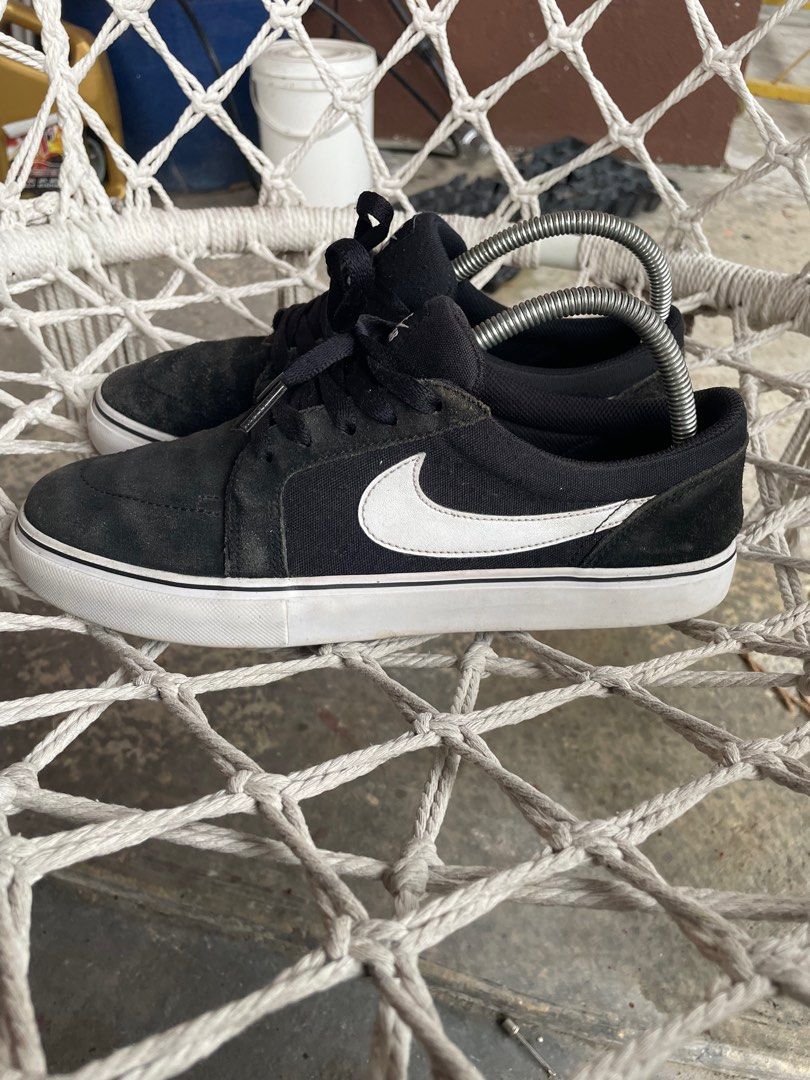 Nike satire ii sales