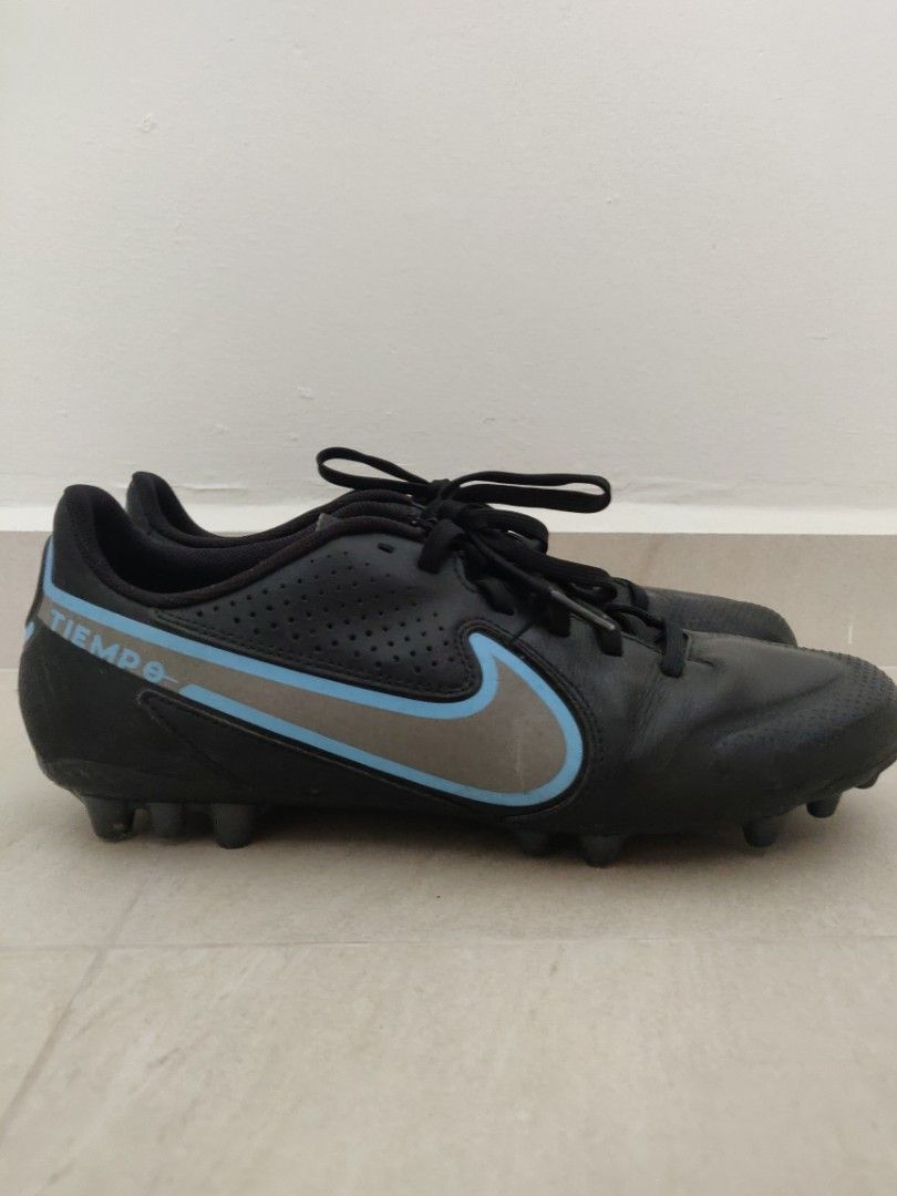Nike Tiempo Legend 9 (Category: Racket & Ball Sports) located in Singapore. Submitted by hermanblueberry (Listing ID 1253571892, Image 1). Description: AG US9.