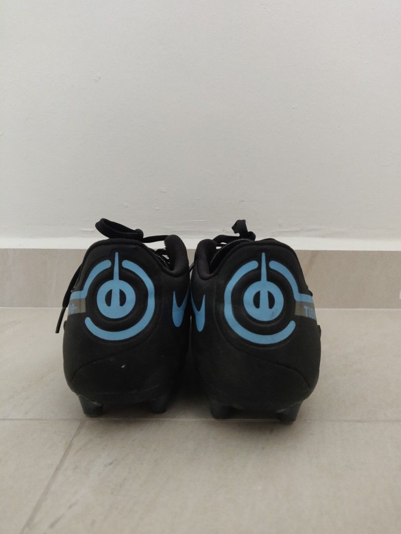 Nike Tiempo Legend 9 (Category: Racket & Ball Sports) located in Singapore. Submitted by hermanblueberry (Listing ID 1253571892, Image 3). Description: AG US9.