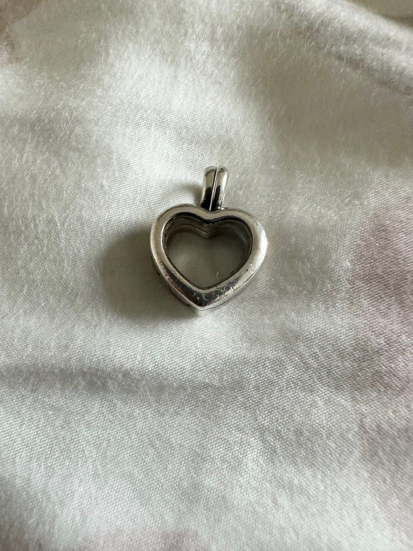 Pandora floating heart locket charm deals