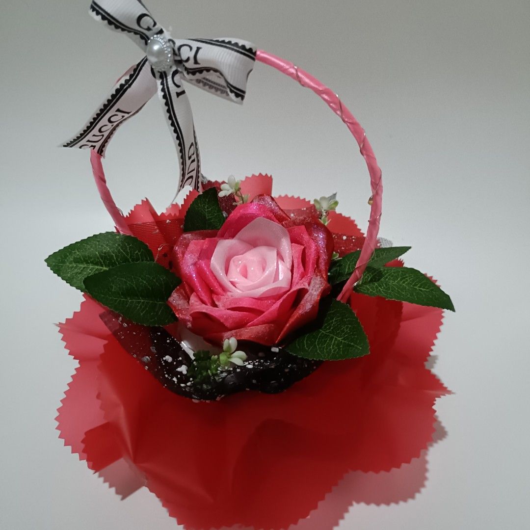 Rangkaian bunga/keranjang buket bunga mawar, Desain & Kerajinan Tangan