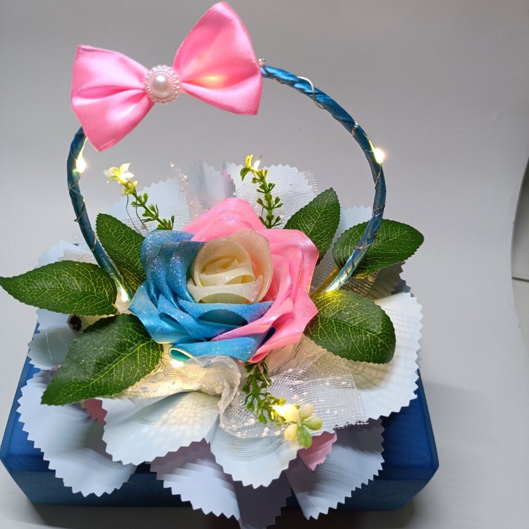 Rangkaian bunga/keranjang bunga mawar satin, Desain & Kerajinan Tangan