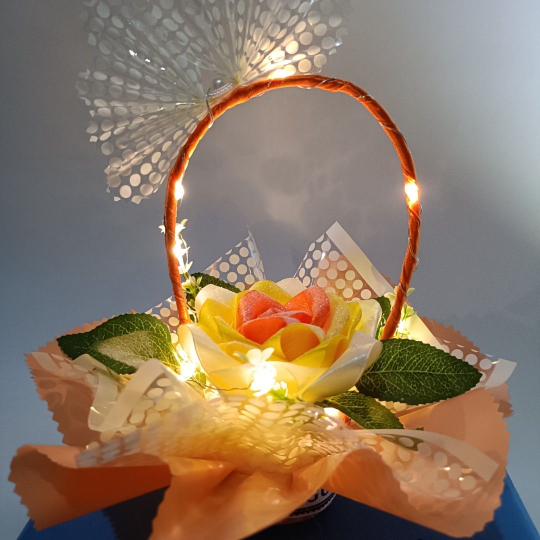 Rangkaian bunga/keranjang bunga mawar satin, Desain & Kerajinan Tangan