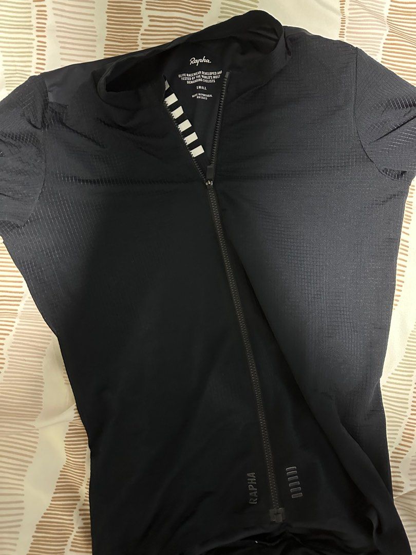 Rapha men's pro team flyweight jersey (S size), Sports Equipment
