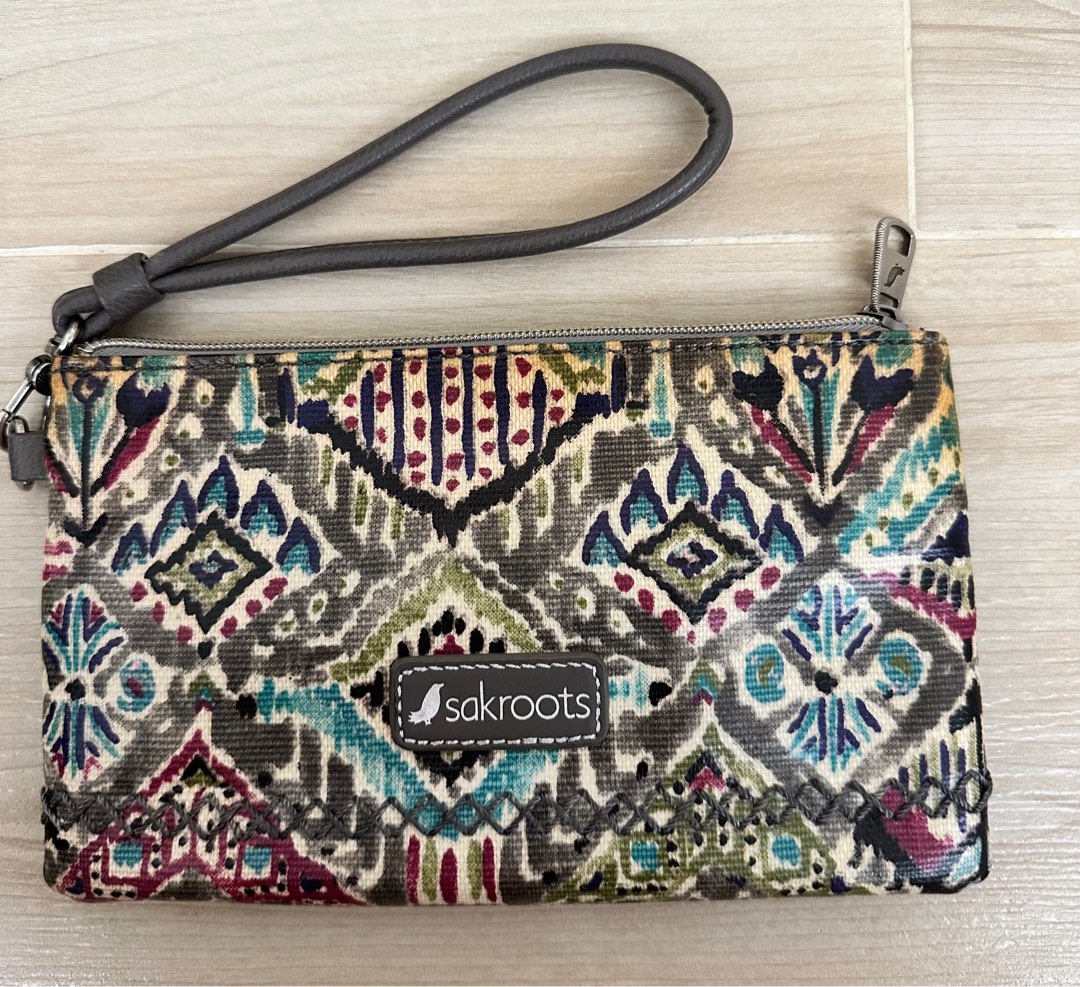 Sakroots clearance charging wristlet