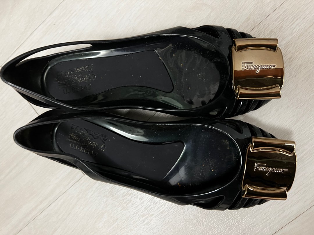 Ferragamo outlet rubber flats
