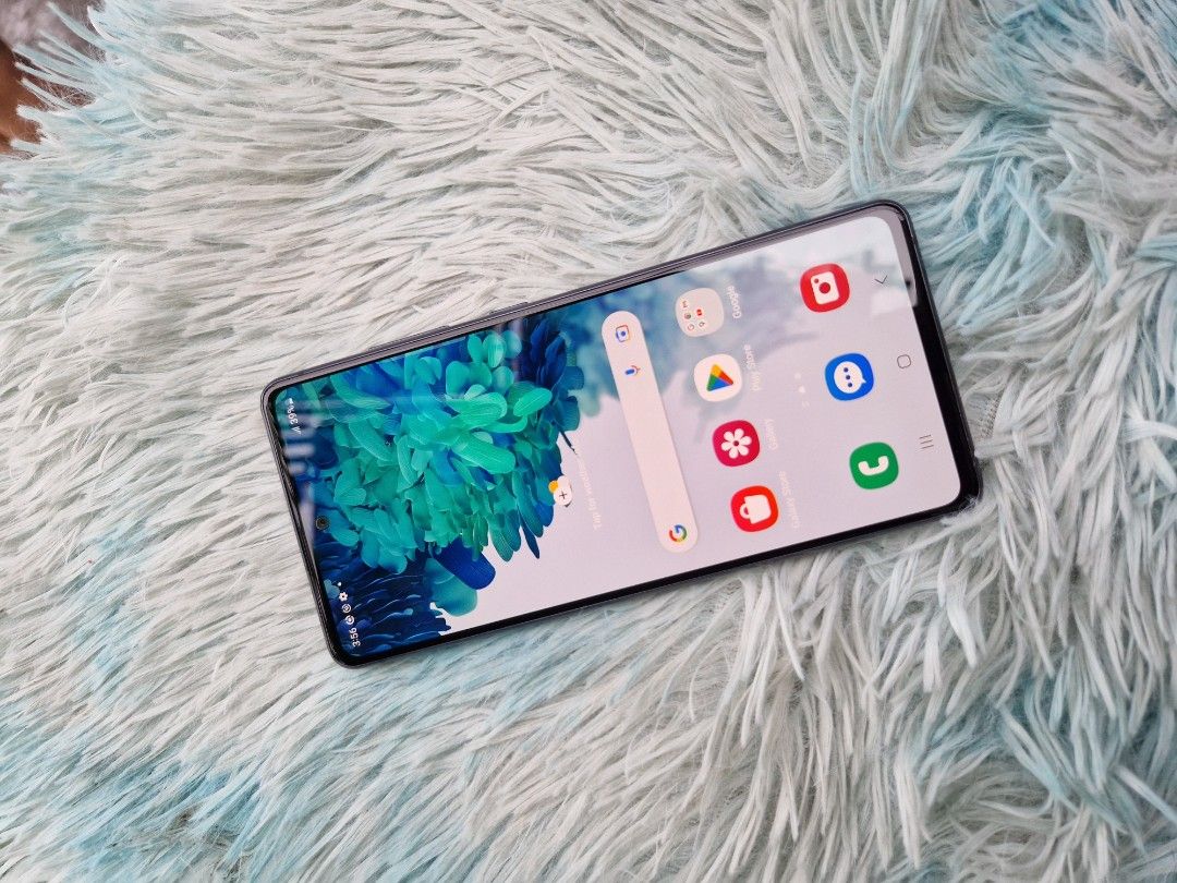 Samsung S20fe (Category: Samsung) located in Quezon City. Submitted by mubrogadgets (Listing ID 1253536398, Image 1). Description: Sale or Swap my SAMSUNG S20 FE 👍pass sa straight swap 👉NO ISSUE 🔥SMOOTH NA SMOOTH AMG UNIT 👍No amoled burn 👉No history of repair 👍good sa gaming/super high quality display🎮 👇quick specs👇 128gb rom 8gb ram👍 4G LTE-A (7CA) Cat19🙀 Exynos 990 (7 nm+) - Global Octa-core Mali-G77 MP11 OS upgradable to Android 12,