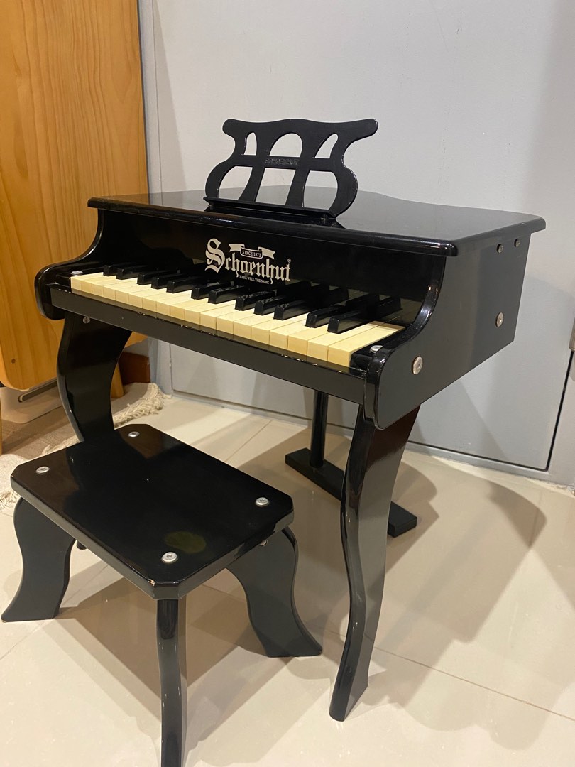 Schoenhut 30 key store classic baby grand