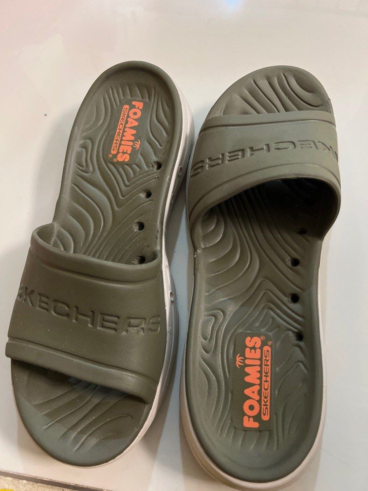 Skechers egg crate top flip flops