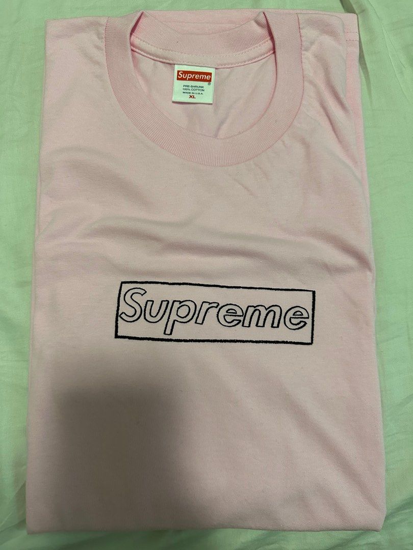 Supreme KAWS Chalk Logo Tee 全新, 男裝, 上身及套裝, T-shirt、恤衫