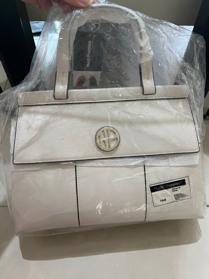Tas putih hush puppies, Barang Mewah, Tas & Dompet di Carousell